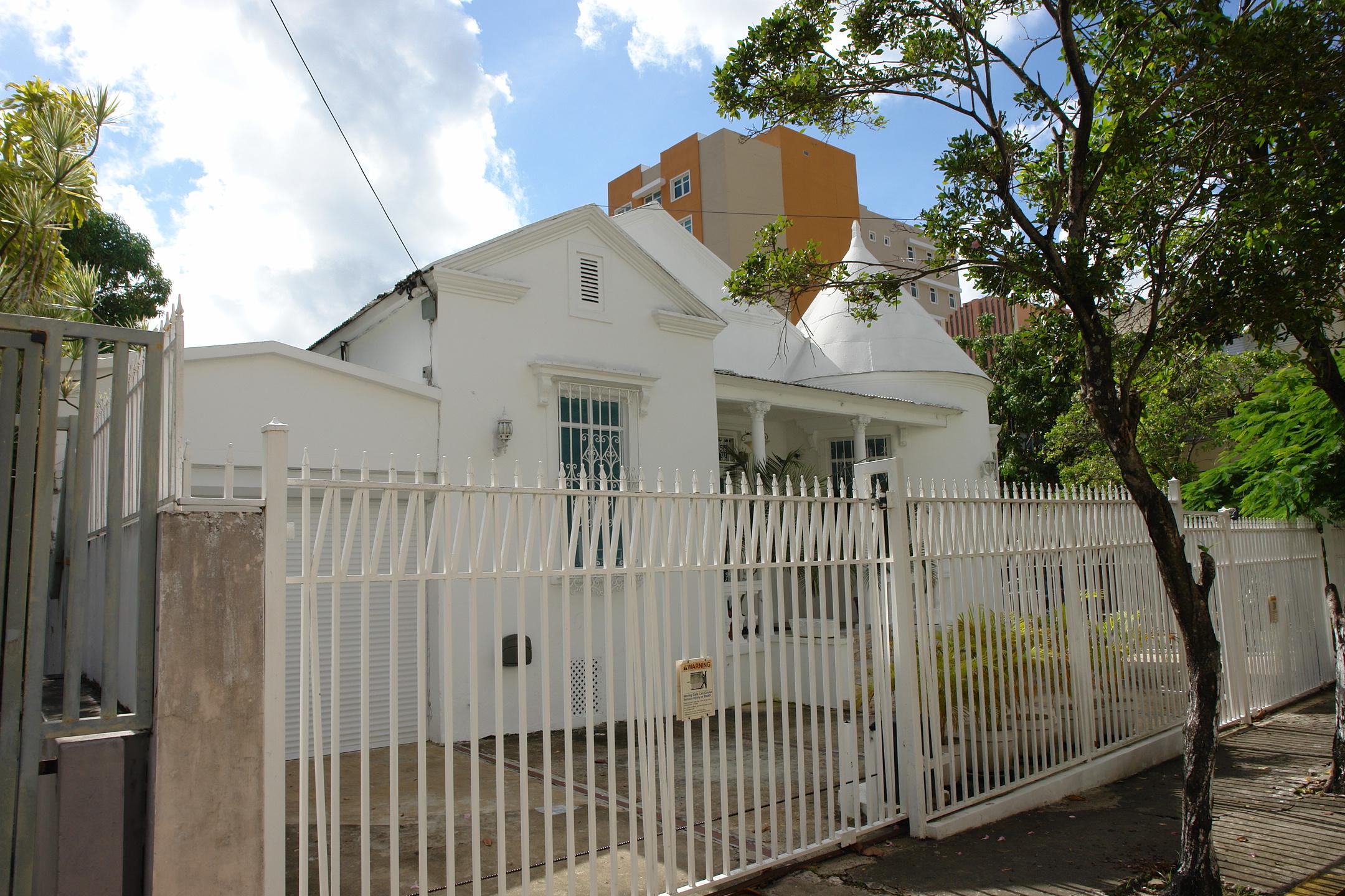 Casa en la calle Unión 669 esquina Avenida Fernández Juncos - San Juan (Miramar) - 2011 00007